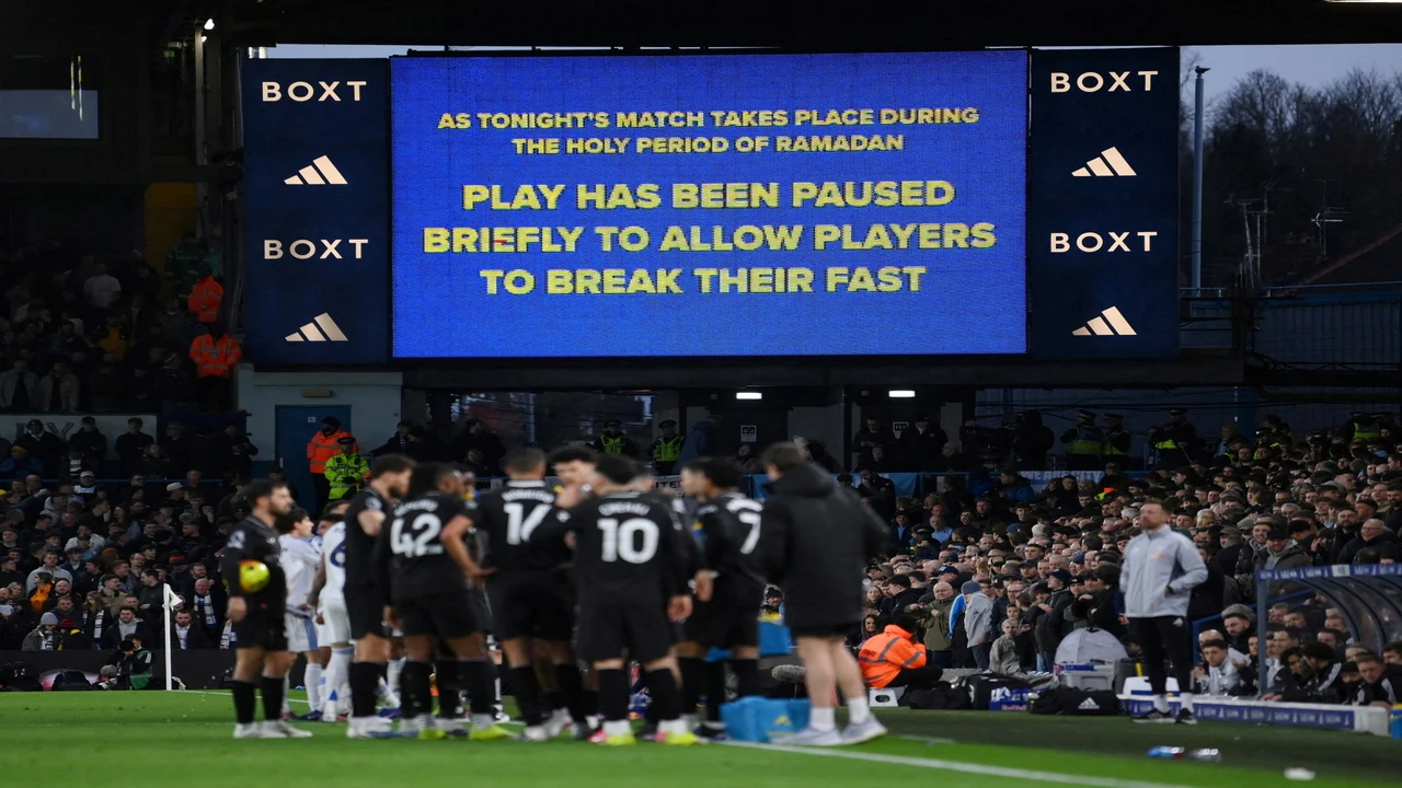 بيان من نادي ليدز رداً على غوارديولا بشأن إفطار اللاعبين المسلمين في المباريات